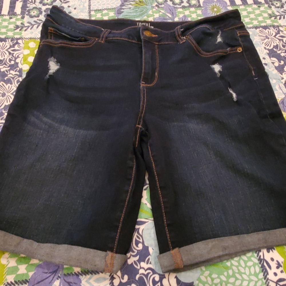 Women's Time and Tru Mid Rise Jean Shorts Size 14